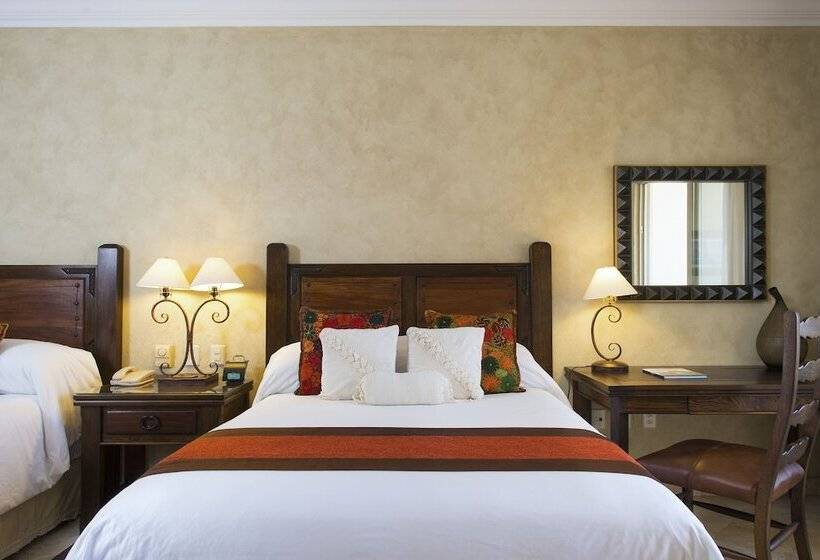 هتل Villa La Estancia Beach Resort & Spa