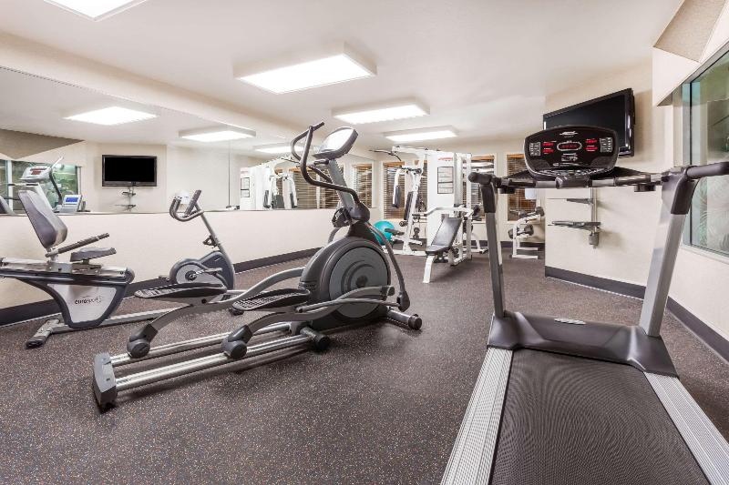 בית מלון כפרי Wingate By Wyndham Calgary South