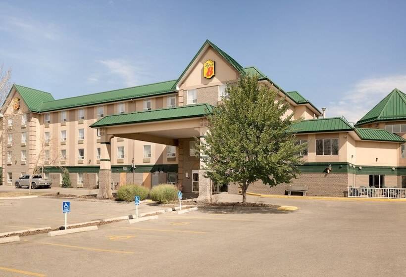 فندق على الطريق Super 8 By Wyndham Calgary Shawnessy Area
