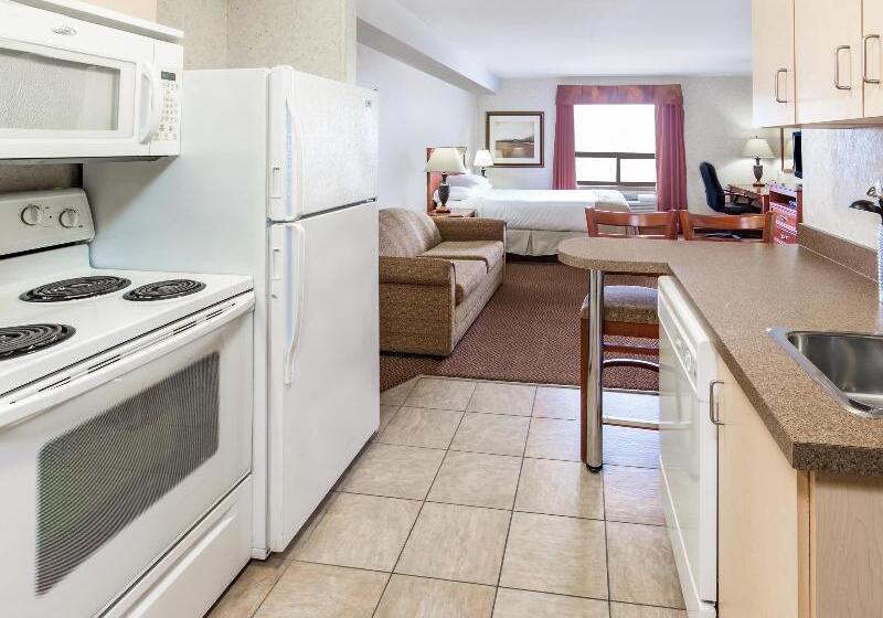 מוטל Super 8 By Wyndham Grande Prairie