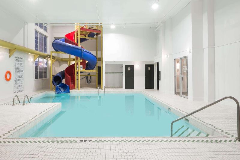מוטל Super 8 By Wyndham Grande Prairie