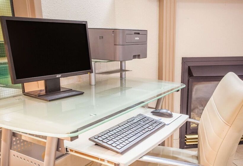 فندق على الطريق Super 8 By Wyndham Meadow Lake