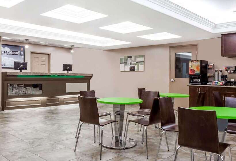 مُتل Super 8 By Wyndham Saskatoon Near Saskatoon Airport