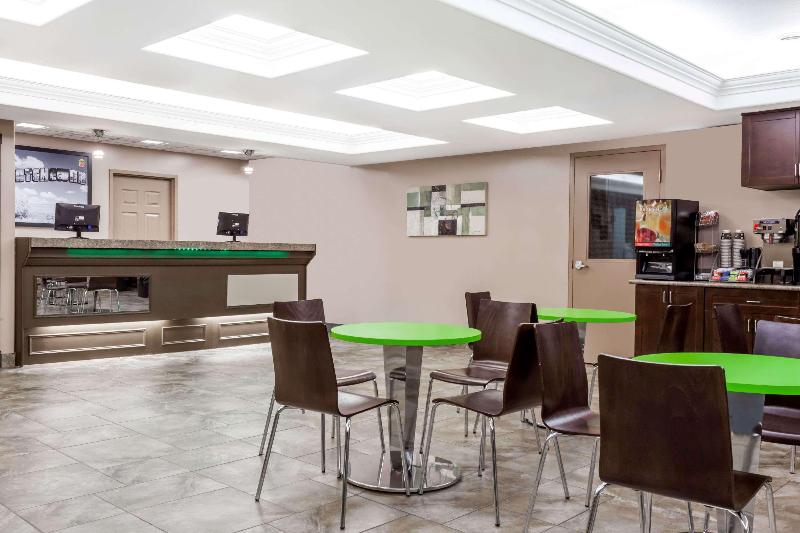 مُتل Super 8 By Wyndham Saskatoon Near Saskatoon Airport