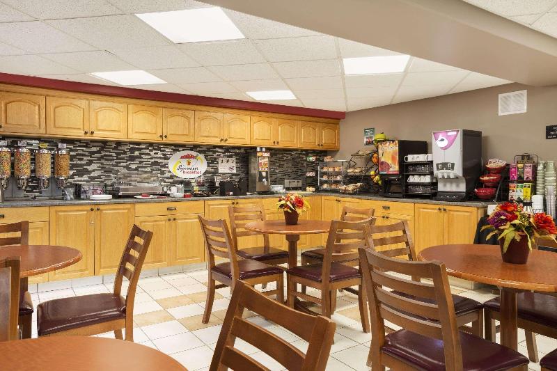 מוטל Super 8 By Wyndham Whitecourt