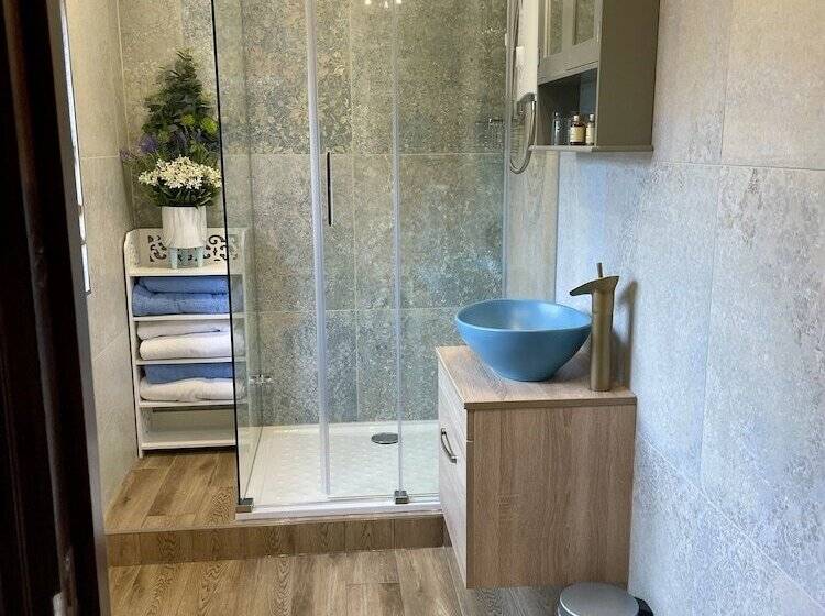 تختخواب و صبحانه Hunt House Quarters