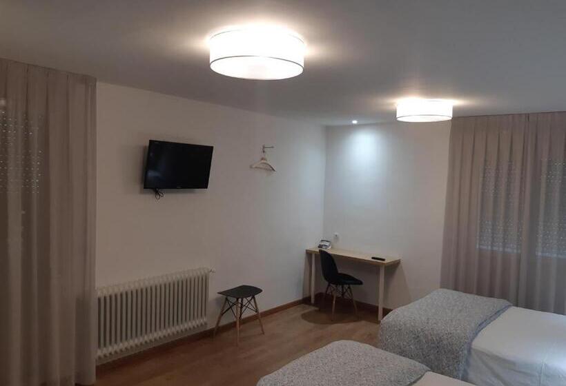 تختخواب و صبحانه Hostal Restaurante Lugano