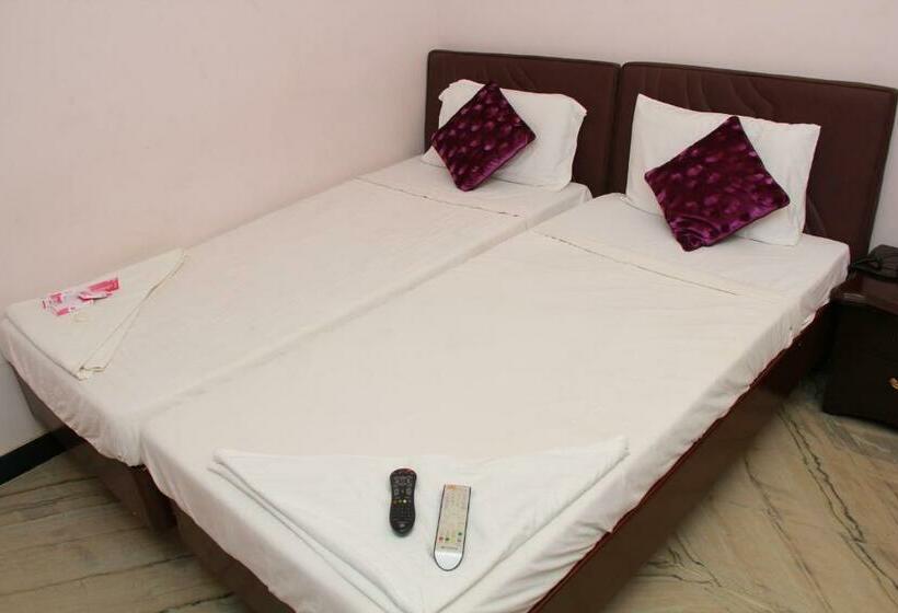 مبيت وإفطار Vaani Villa By Royal Stay