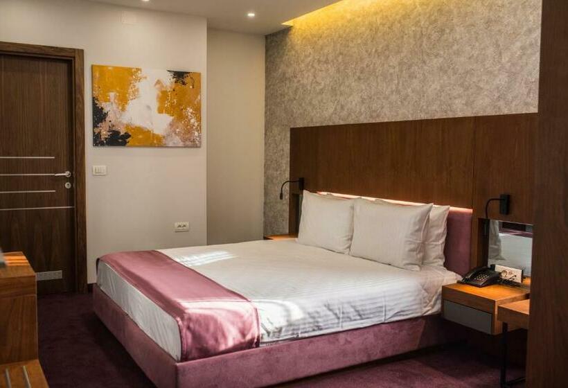 هتل Bograd Apartments & Lounge Station