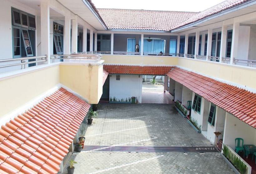 هتل Rajawali Mitra Reddoorz