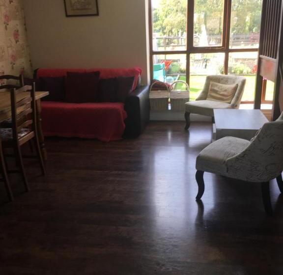 בית מלון כפרי Willow Barn