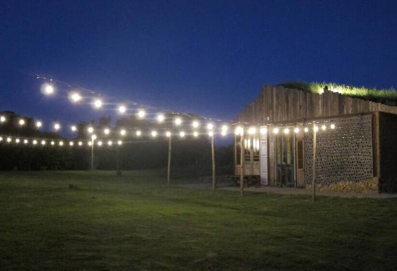 هتل Caliu Earthship Ecolodge