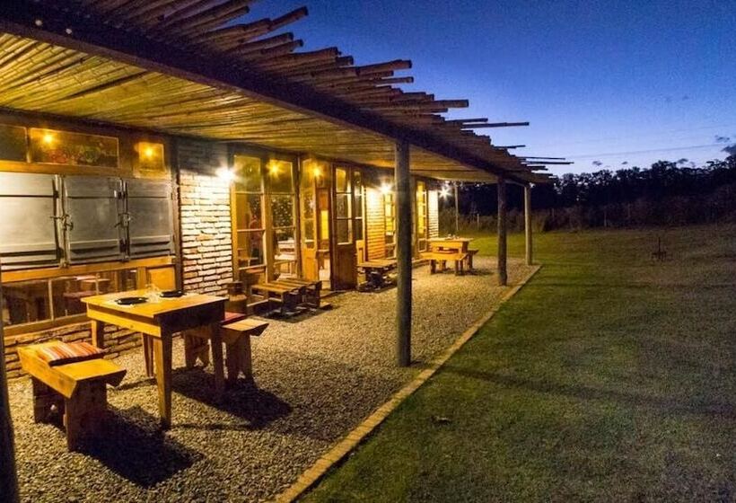 هتل Caliu Earthship Ecolodge