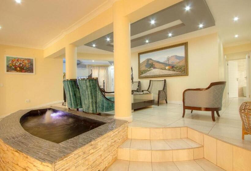 פנסיון Royal Hills Lodge And Spa