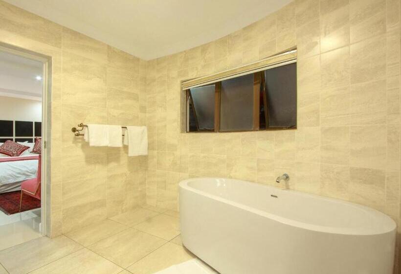 פנסיון Royal Hills Lodge And Spa