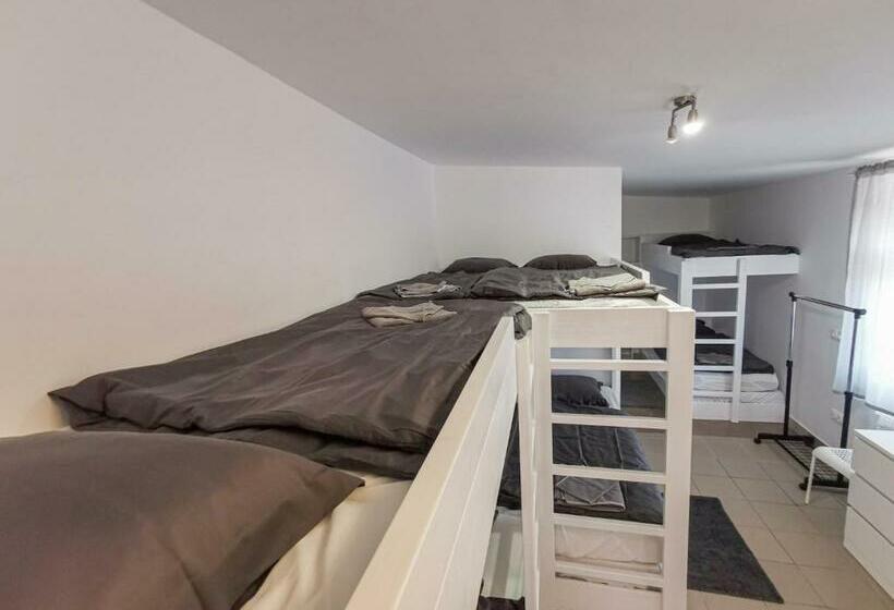 הוסטל Greenfield Apartman