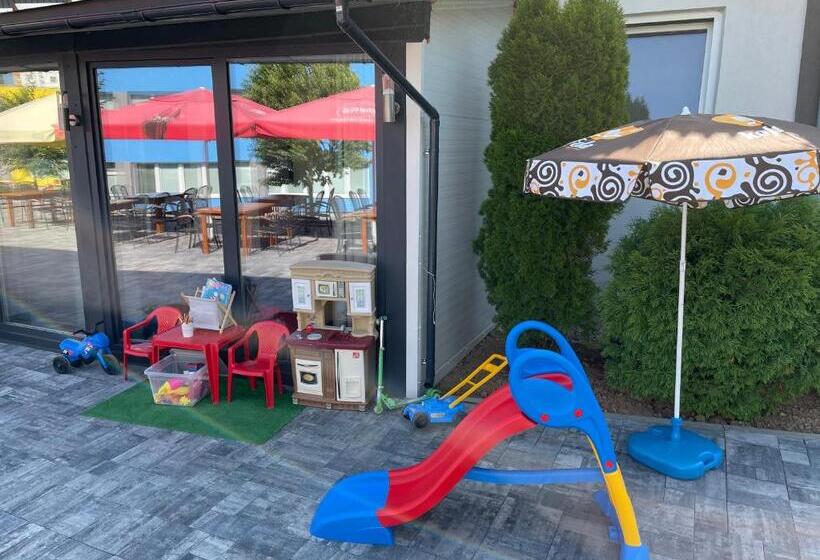 Отель Slávia Svidník Spa & Restaurant