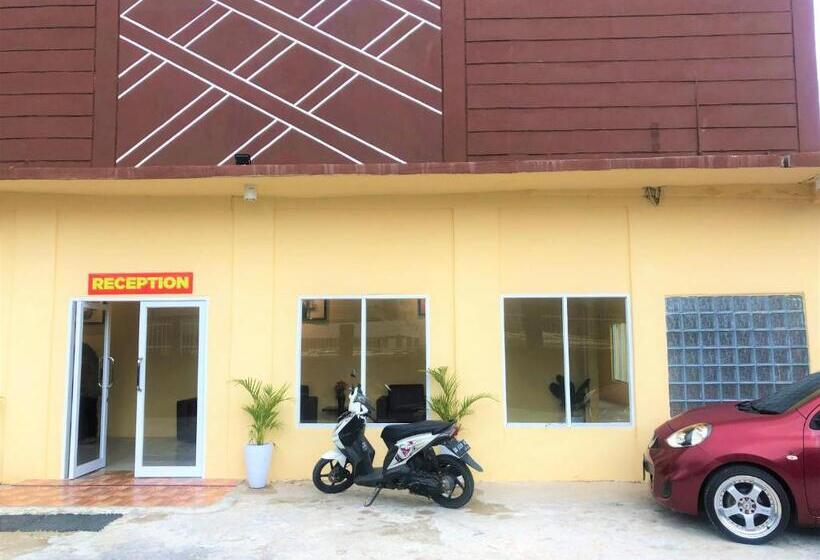 هتل Reddoorz Near Gedung Kesenian Palopo