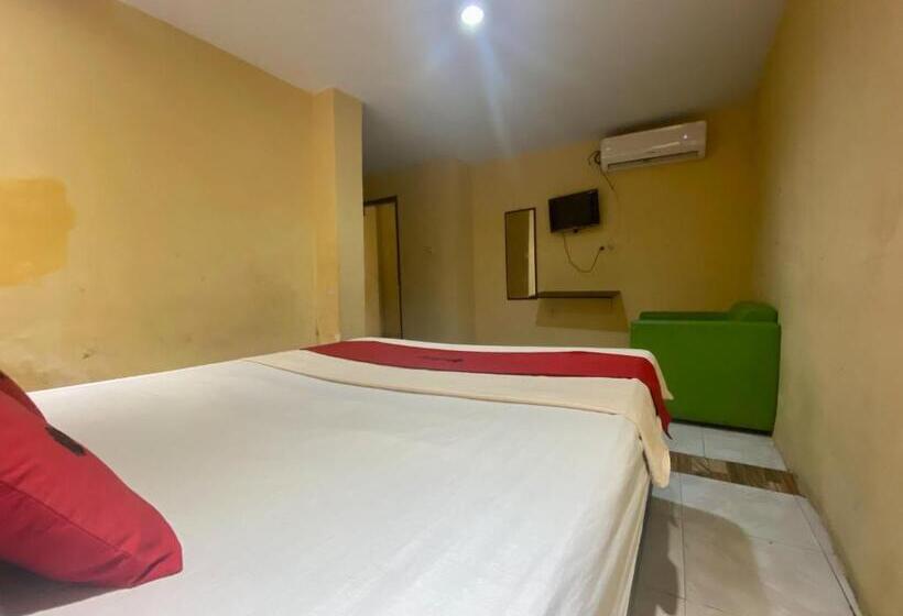 هتل Reddoorz Near Gedung Kesenian Palopo