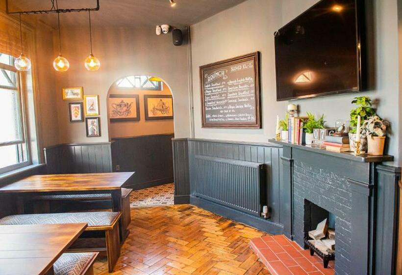 هاستل Kings Arms