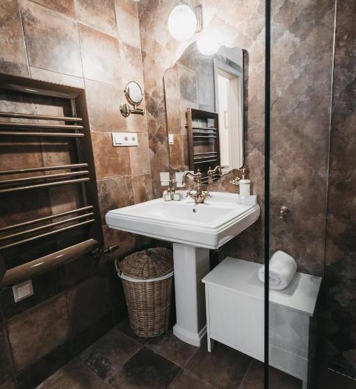 ベッドアンドブレックファースト Room42   Suites & Apartments