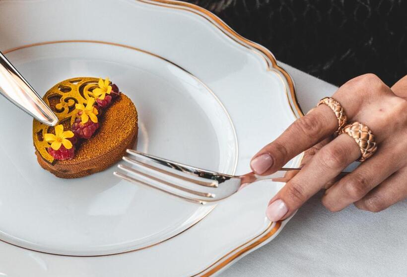 ベッドアンドブレックファースト Room42   Suites & Apartments