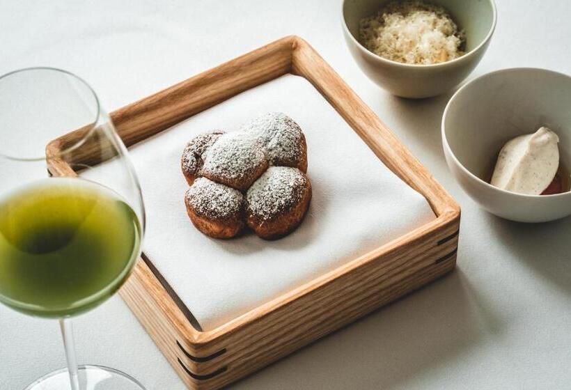 ベッドアンドブレックファースト Room42   Suites & Apartments