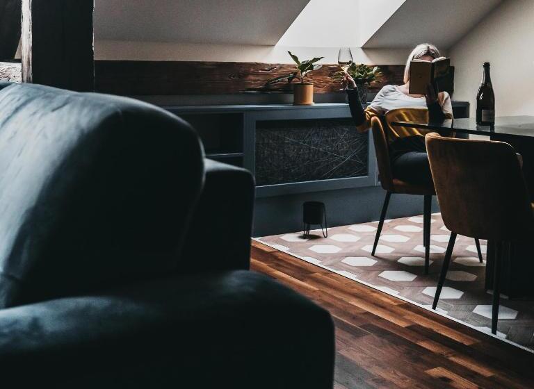 ベッドアンドブレックファースト Room42   Suites & Apartments