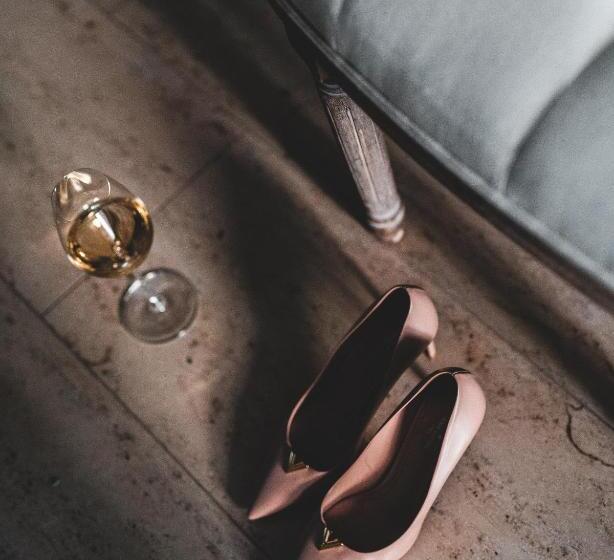 ベッドアンドブレックファースト Room42   Suites & Apartments