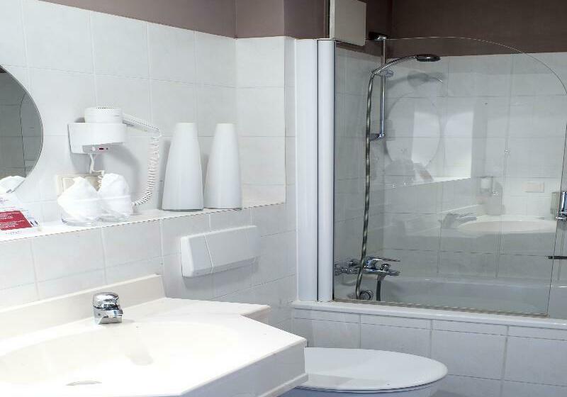 Airport Hotel By The New Yorker