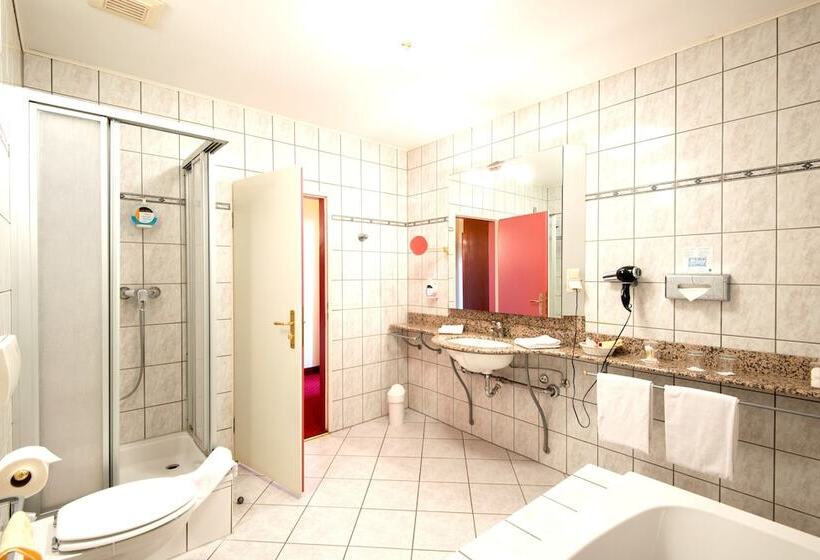 هتل Am Luisenplatz