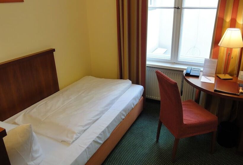 هتل Am Luisenplatz