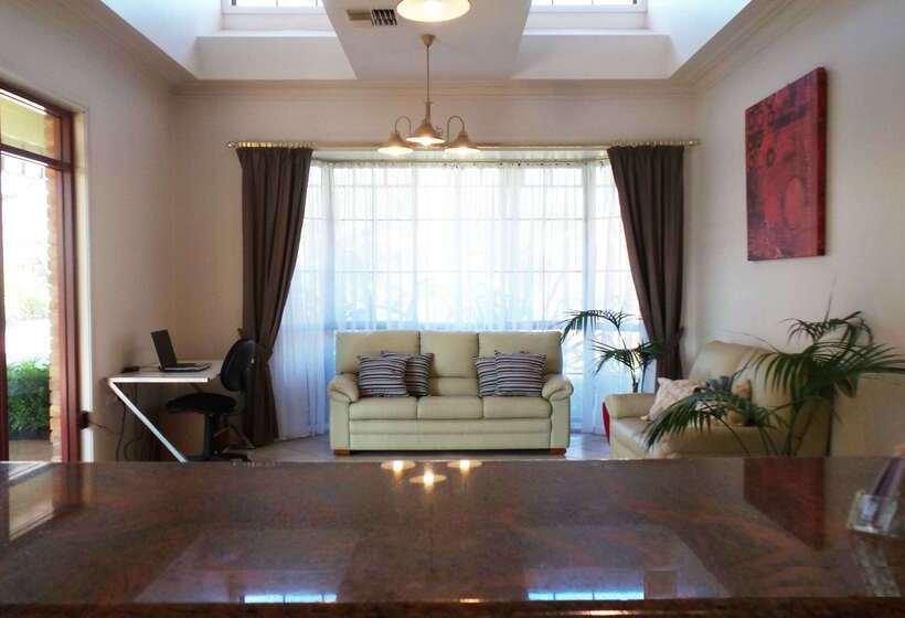 فندق Best Western Ambassador Motor Inn & Apartments