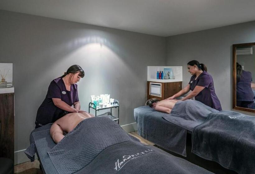 בית מלון כפרי Brandshatch Place & Spa