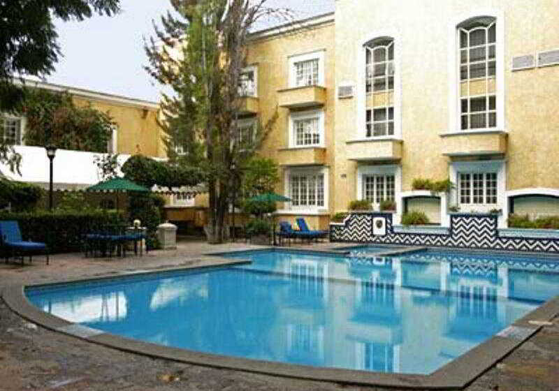 Hotel Plaza Camelinas