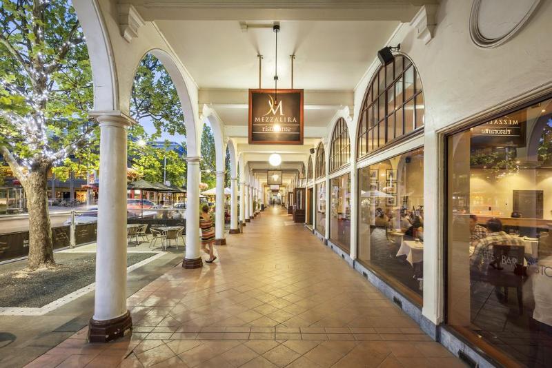 هتل Quest Canberra