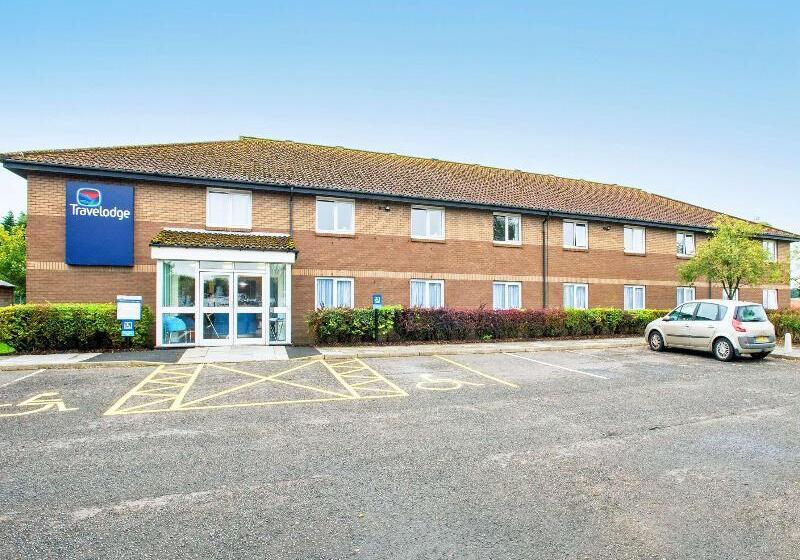 Отель Travelodge Kinross M90