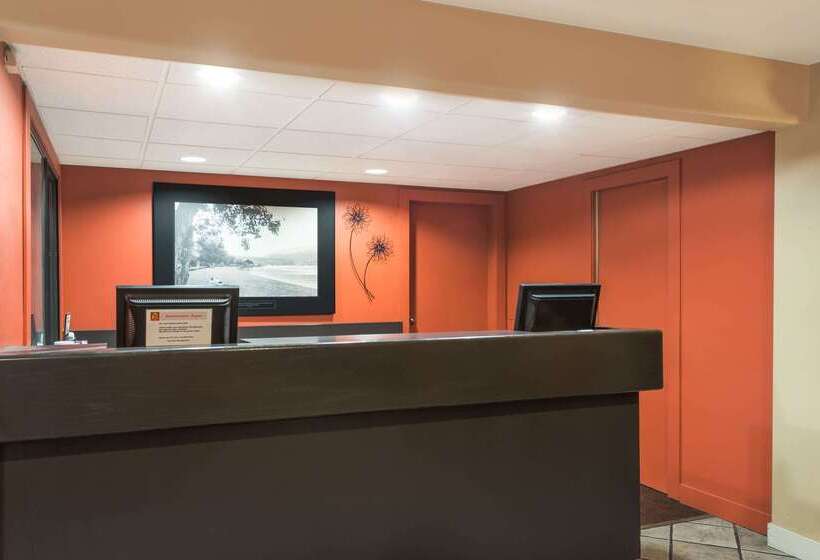 מוטל Super 8 By Wyndham Kelowna Bc