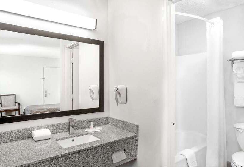 فندق على الطريق Super 8 By Wyndham Lafayette