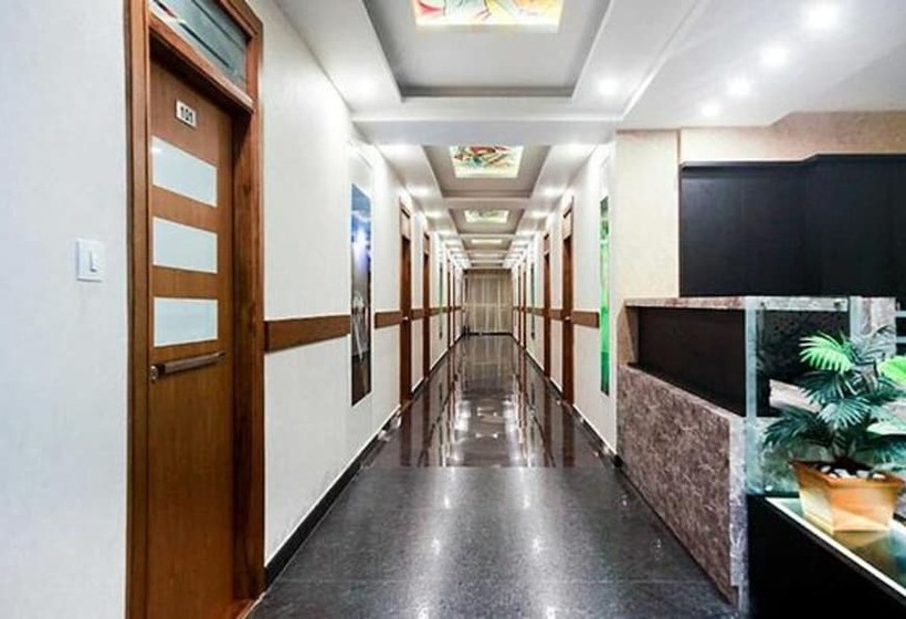 Fabhotel Prime Suloka Towers   500m From View Point, Kaveri River