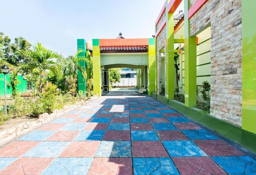 בית מלון כפרי Oyo 3452 Esemka  Residences Syariah