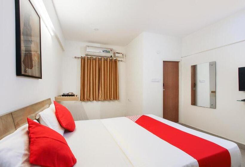 هتل Oyo 70824 Montieth Nest