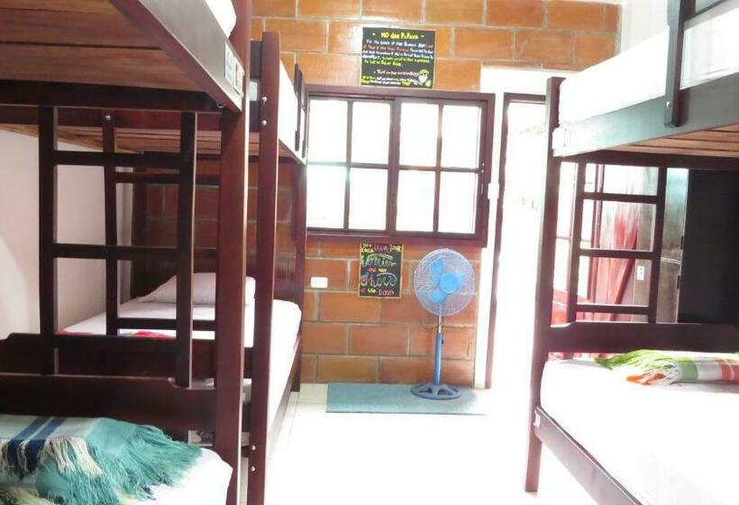 Esperanto Bed & Breakfast Surf Hostel