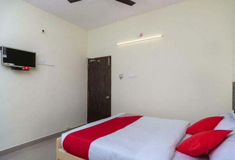 Отель Oyo 19011 Sannidhi Residency
