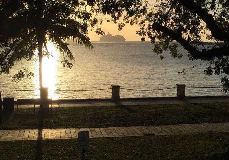 هتل The Frederiksted
