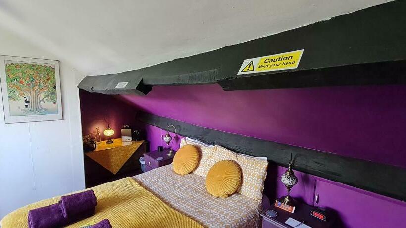 بنسيون Holly Cottages
