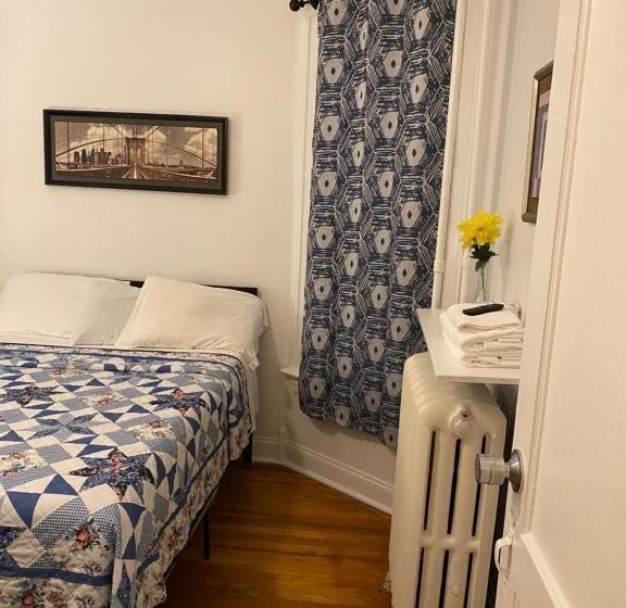 פנסיון Hollywood Rentals Llc