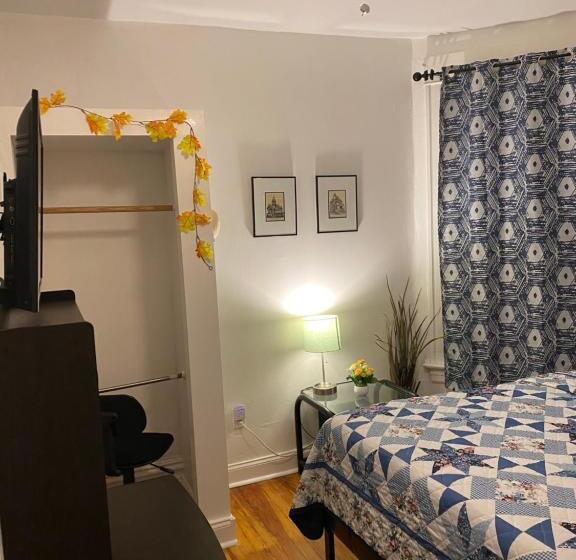 פנסיון Hollywood Rentals Llc