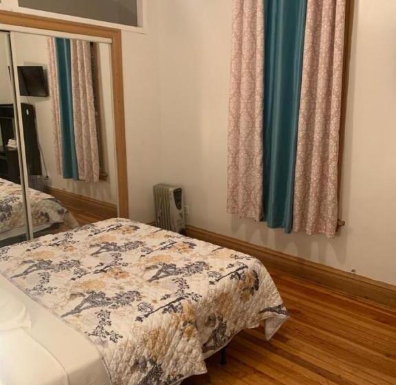 פנסיון Hollywood Rentals Llc