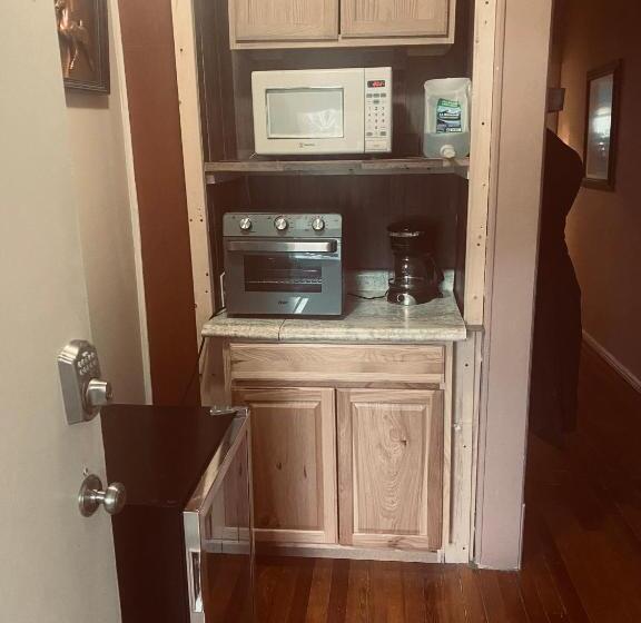 פנסיון Hollywood Rentals Llc